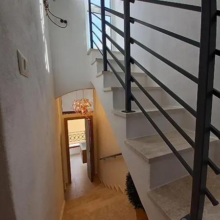 Apt Lux Apartment